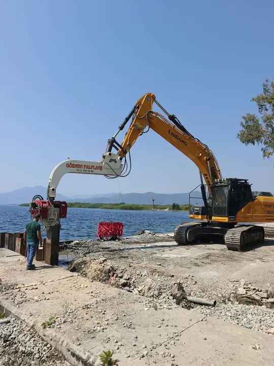 Antalya Palplanş: kıyı kenarında palplanş çakımı