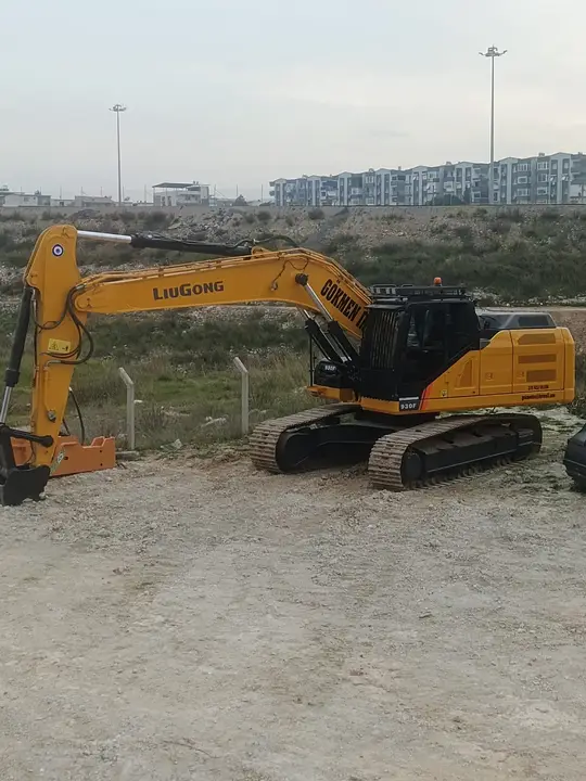 Antalya Palplanş: şantiyede vibro çakıcı ekipmanı