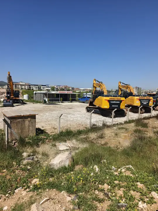 Antalya Palplanş: ekskavatöre bağlı vibro çakıcı